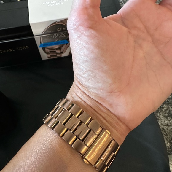 LIMITED EDITION Michael Kors Women’s Watch in Rose Gold - Picture 8 of 10